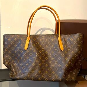Louis Vuitton
LV Monogram Raspail MM